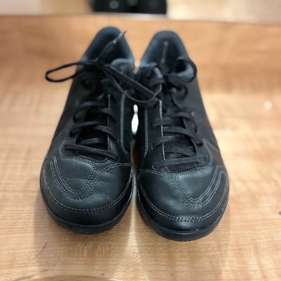 Nike Tiempo TF Artificial Turf Soccer Shoes, Black & Blue, Size 7 US - Picture 2 of 3